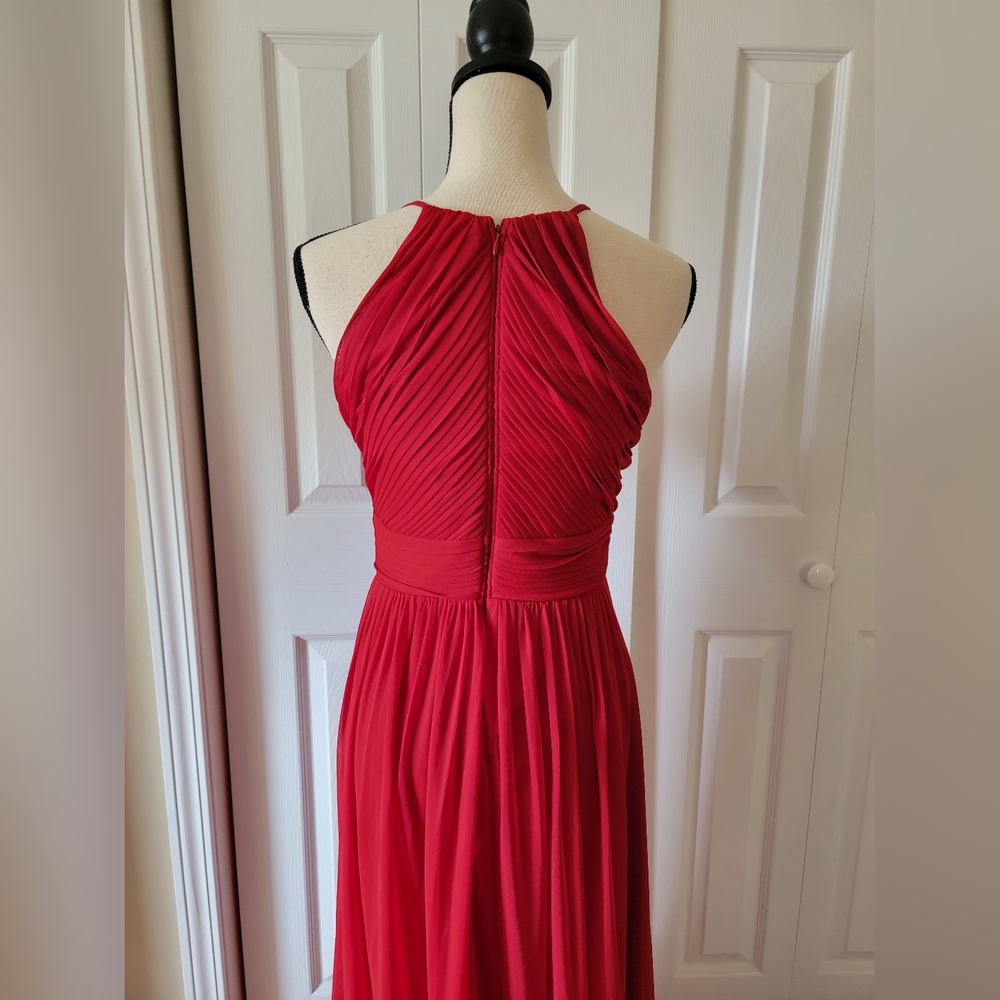 Red Gown - Picture 3 of 7